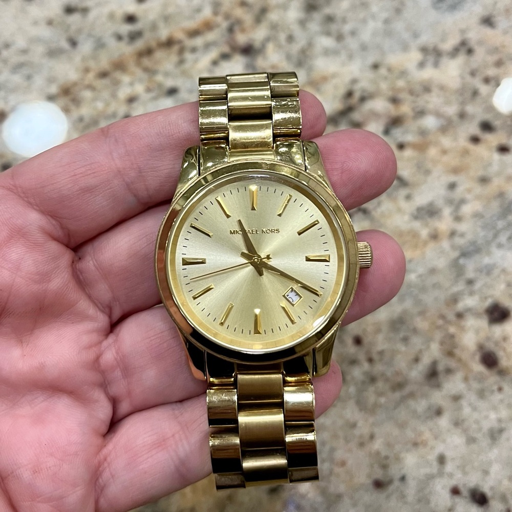 Michael Kors Gold Watch, needs battery - Picture 3 of 5